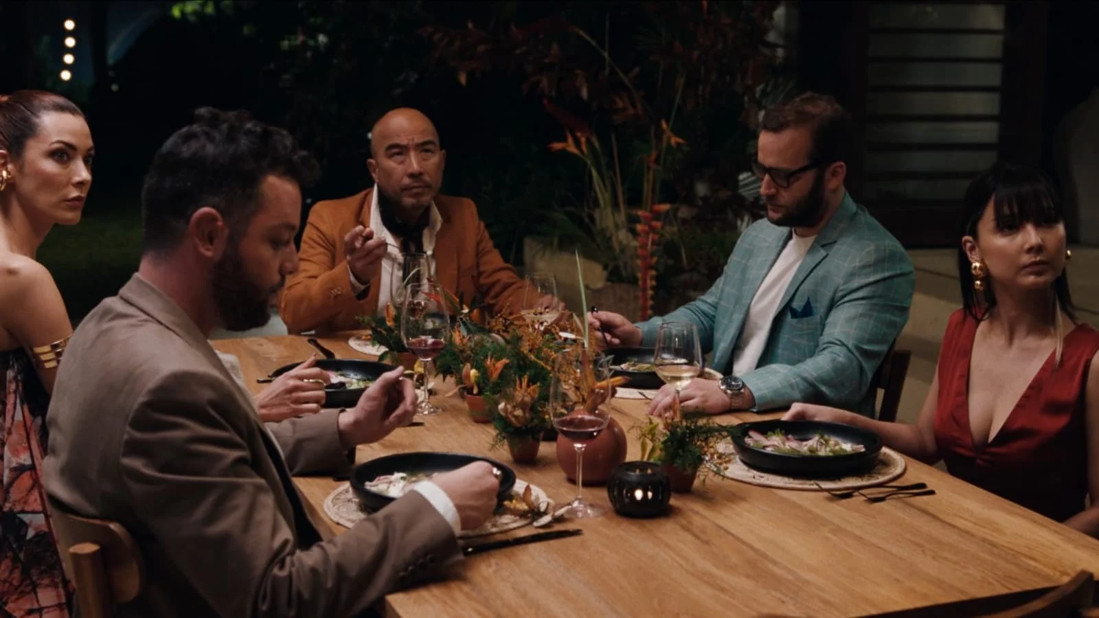 Bí Mật Sau Bữa Tiệc Full